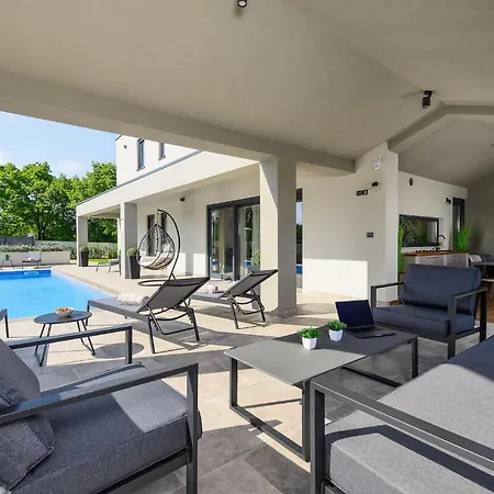 Nobu Holiday home
