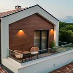 Nobu Pula